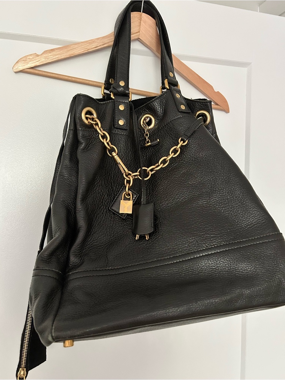 Yves Saint Laurent Black Leather Shoulder Bag with Gold Chain Hardware